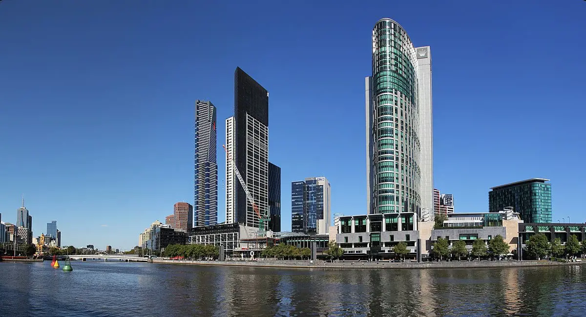 1200px-Melbourne_Yarra_River_of_City_South__North_Bank