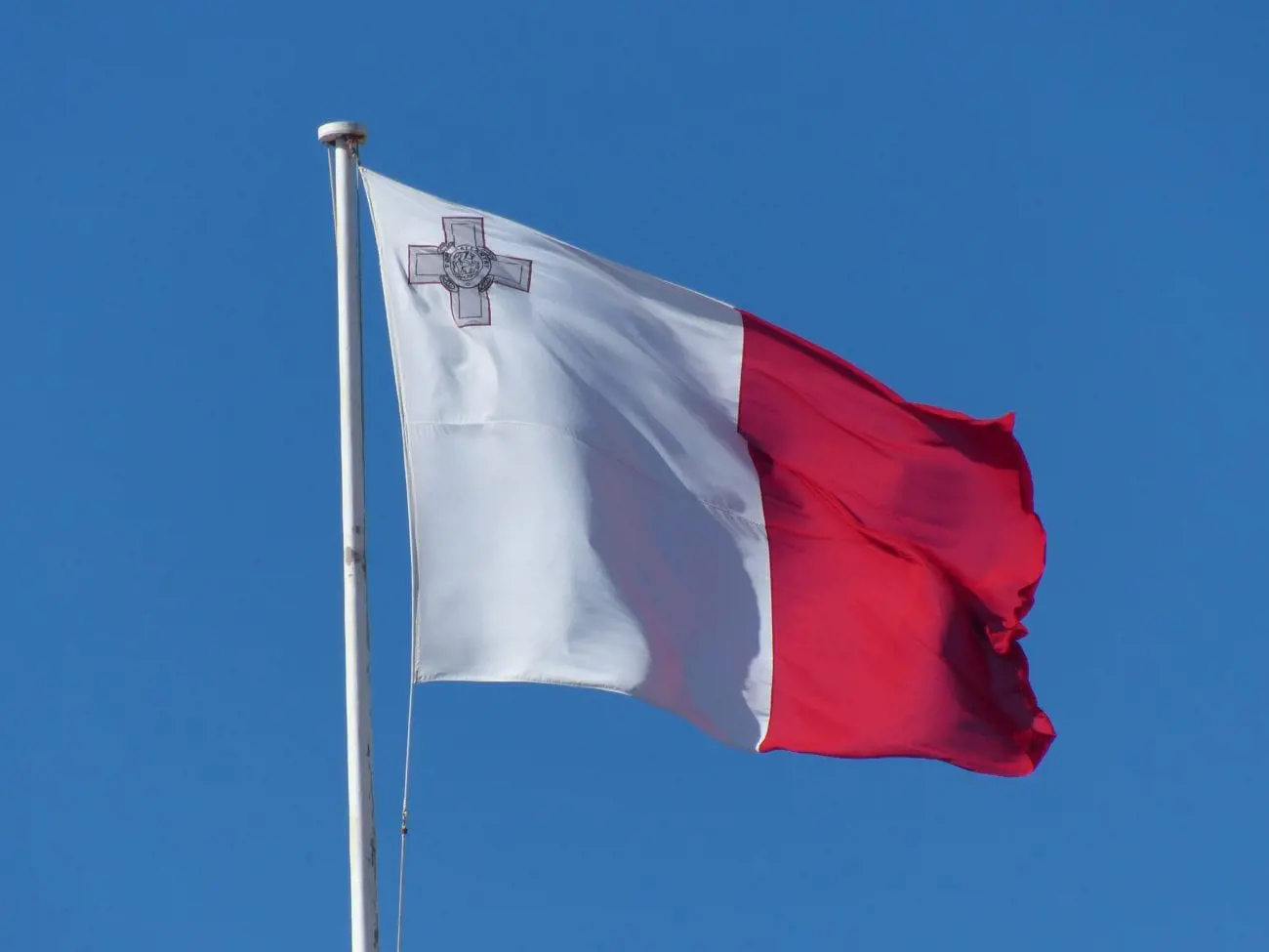 wind-flag-blue-malta-blow-red-flag-923642-pxhere.com20