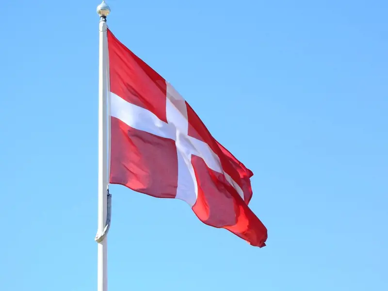 sky-wind-red-flag-denmark-red-flag-671931-pxhere.com_