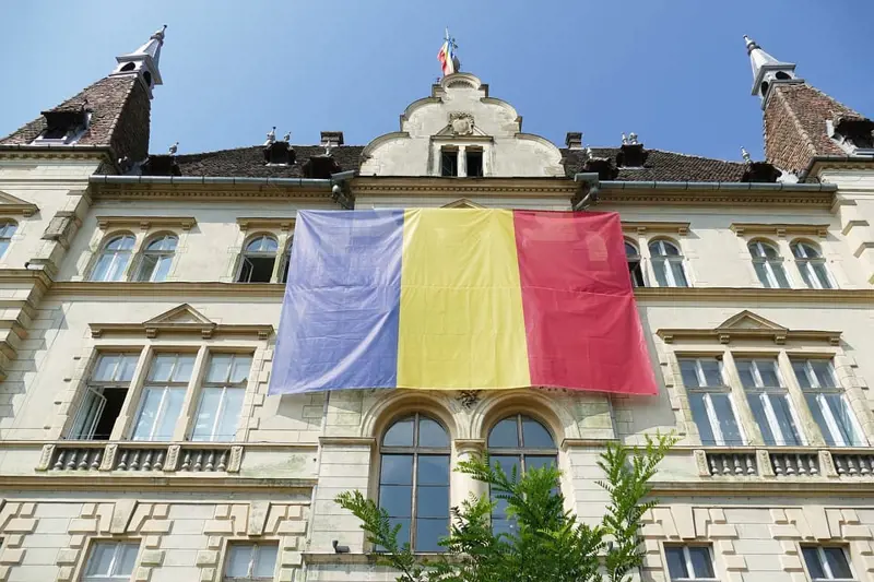 romania-flag-building