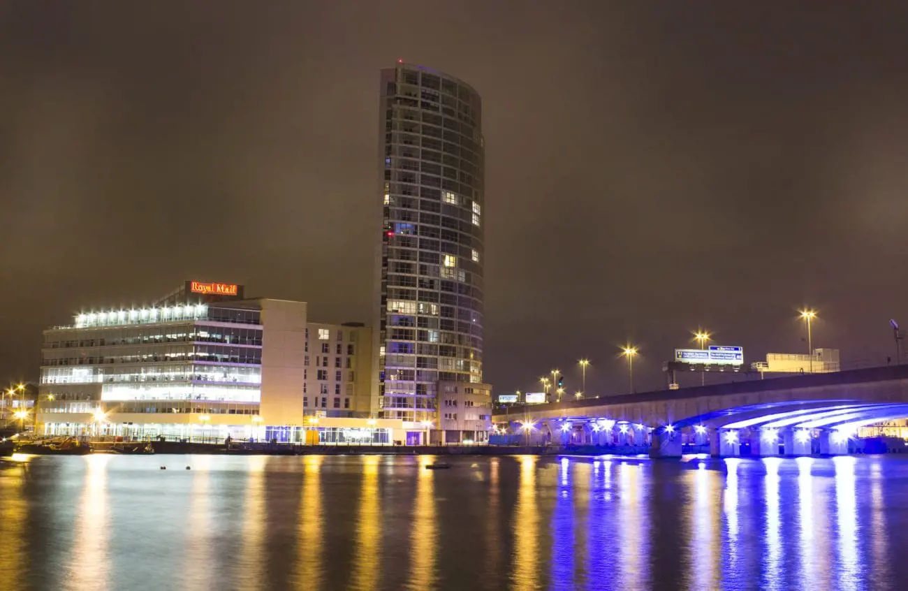 light-skyline-night-city-skyscraper-cityscape-857424-pxhere.com_-scaled