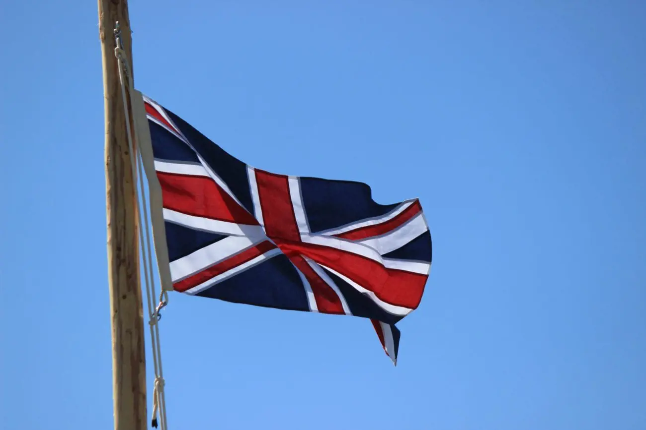 sky-white-wind-red-symbol-flag-1161793-pxhere.com2_