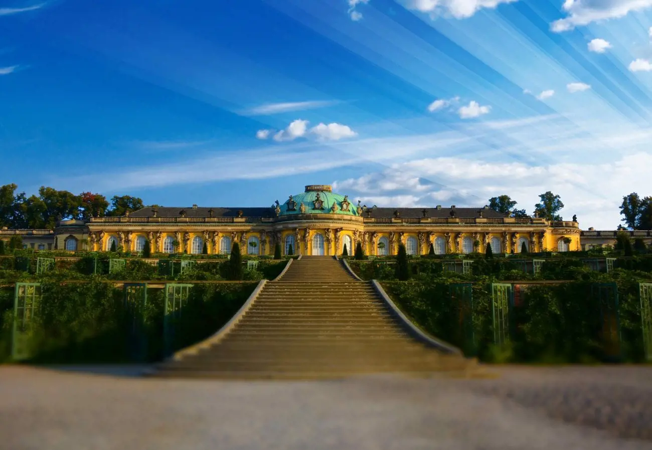 closed-sanssouci-970764_1920-scaled