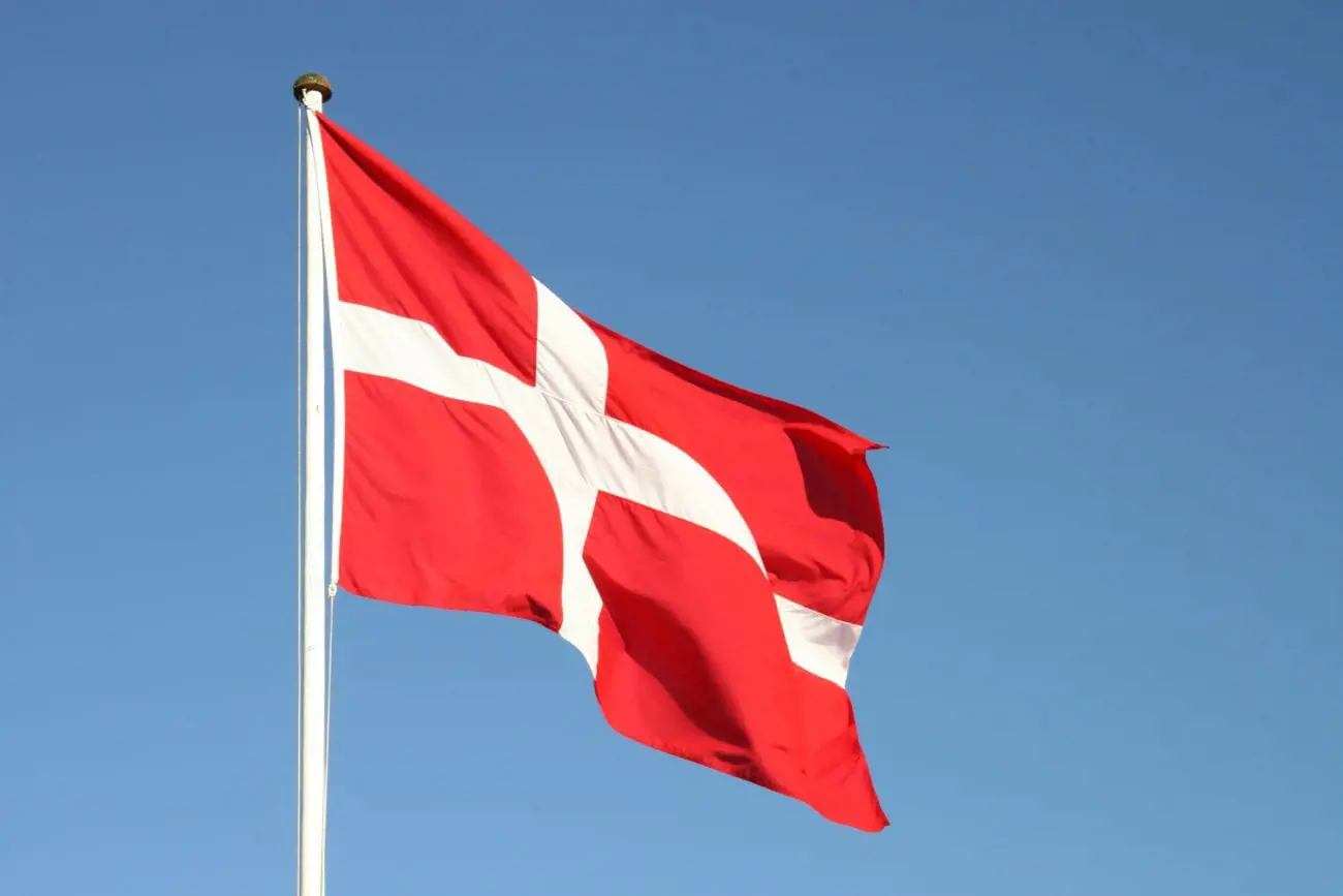 sky-red-flag-denmark-red-flag-danish-900352-pxhere.com10