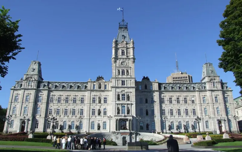 Quebec_-_Hotel_du_Parlement_3-scaled